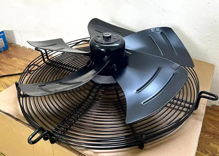 Cấu tạo máy nén khí trục vít có dầu & nguyên lý hoạt động 189 Cấu tạo máy nén khí trục vít - Quạt tản nhiệt